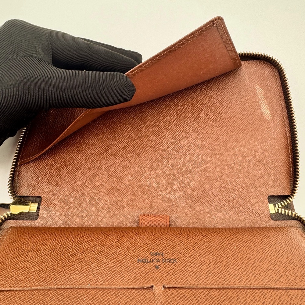 Full Inclusion Louis Vuitton Monogram Canvas Zippy Organizer Wallet. - Picture 7 of 15